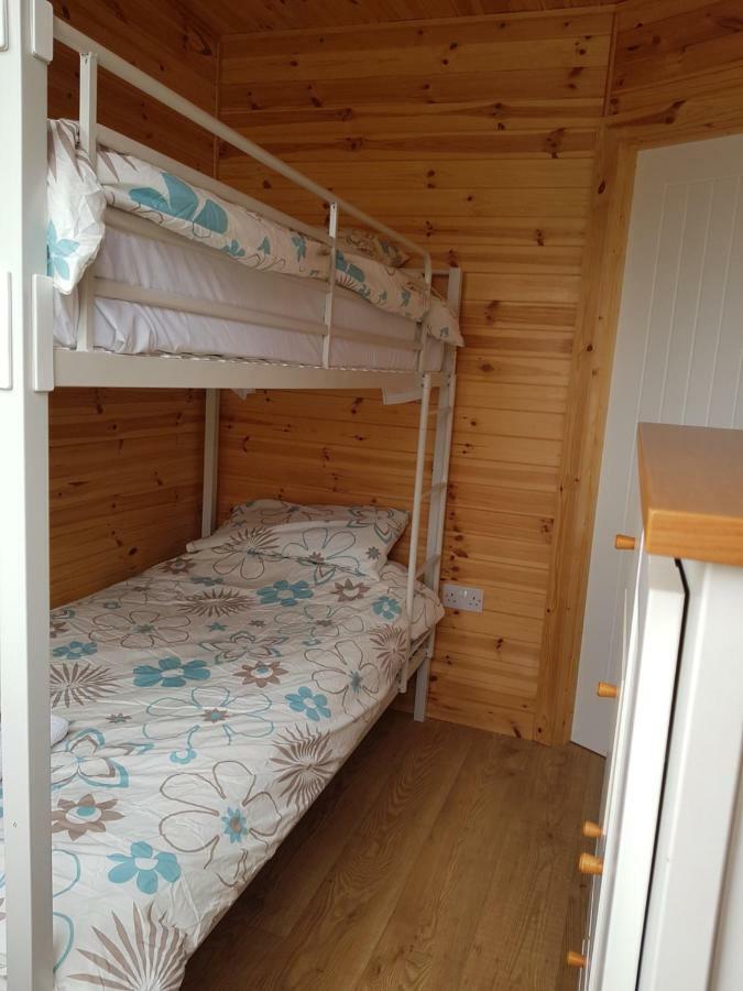 Acorn Camping And Caravan Park Ллантуит Мейджор Экстерьер фото