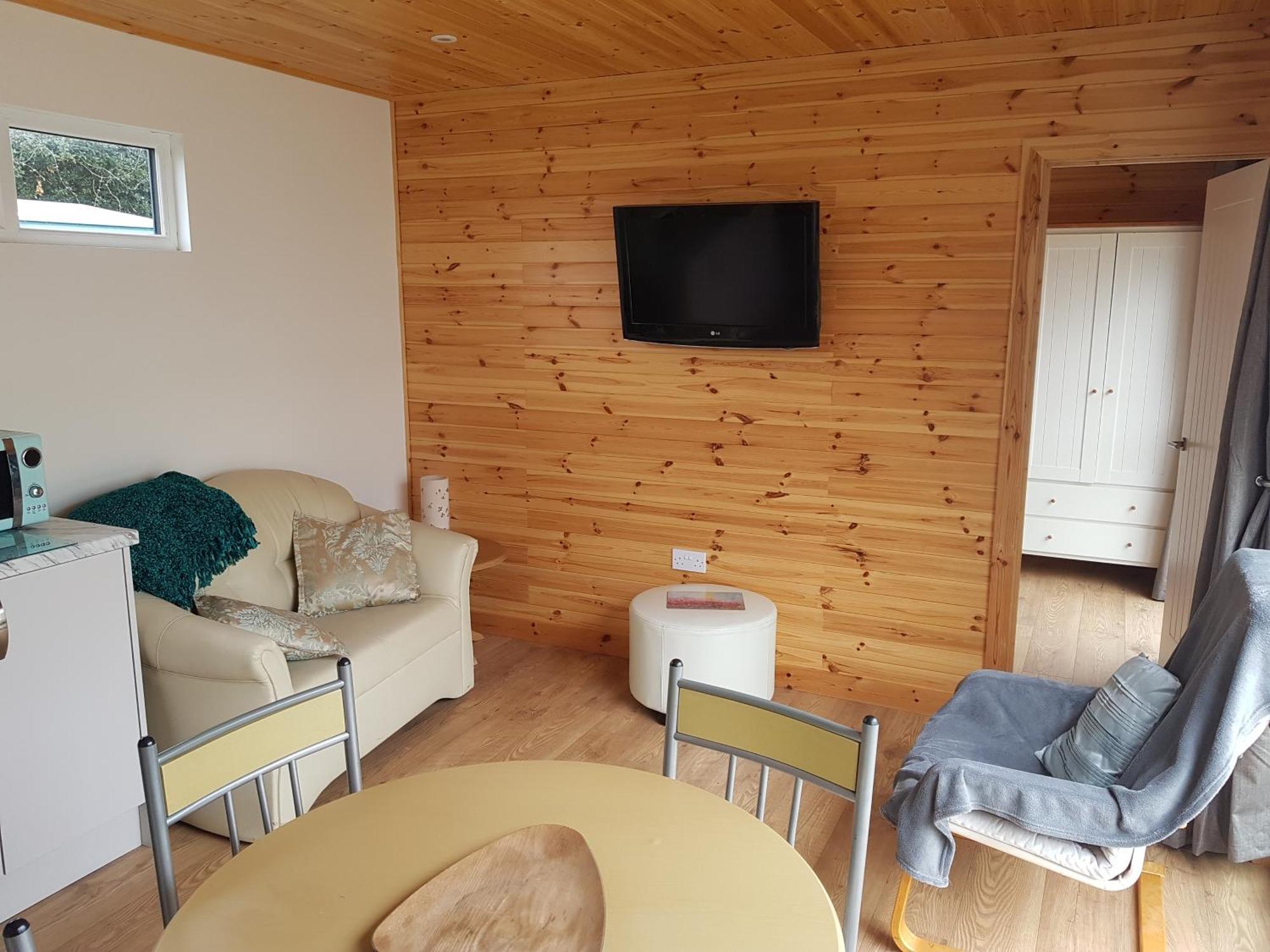Acorn Camping And Caravan Park Ллантуит Мейджор Экстерьер фото