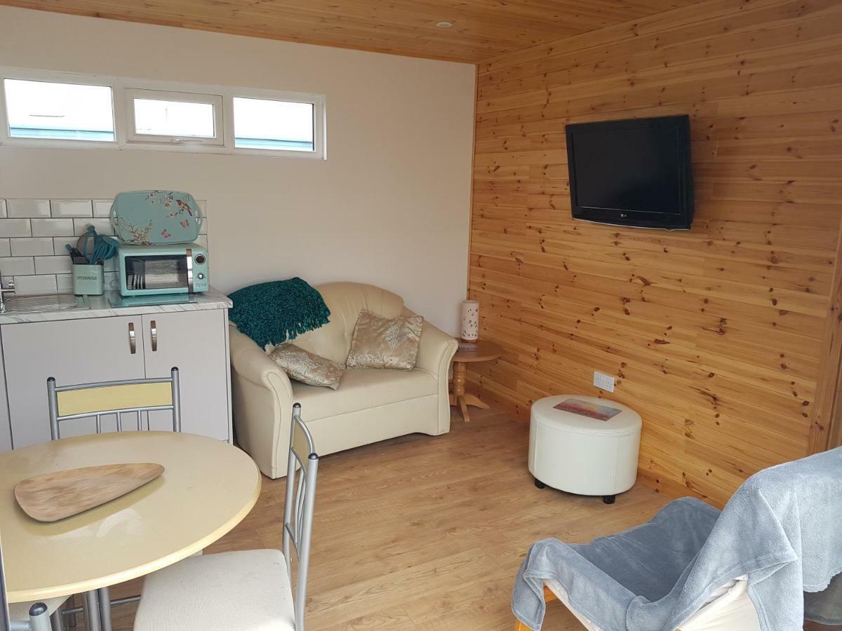Acorn Camping And Caravan Park Ллантуит Мейджор Экстерьер фото